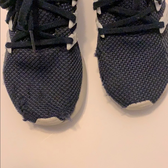 Boys Adidas sneaker - Picture 2 of 3